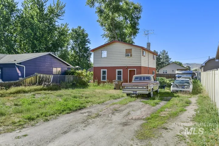 617 E 5th Ave, Emmett Id 83617