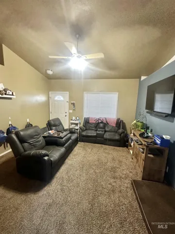 1216 Peregrine Ct, Caldwell Id 83607