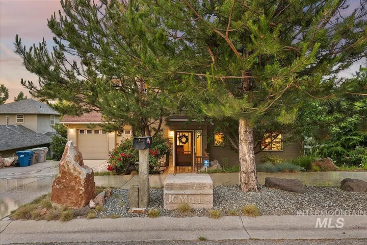 2194 E Roanoke Dr, Boise Id 83712-7531