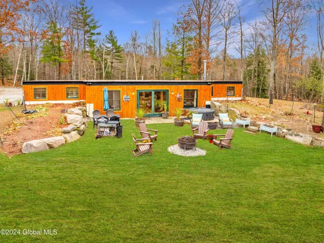 11 Maggie Dudley Road, Crown Point, Ny 12928