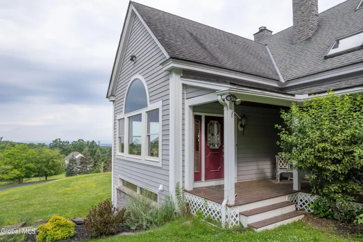 18 Indian Pipe Drive, North Greenbush, Ny 12198