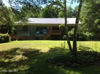 57 Lake Shore Drive, Pittstown, Ny 12180