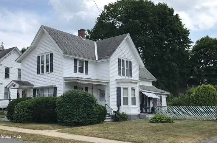 24 Fourth Ave Avenue, Gloversville, Ny 12078