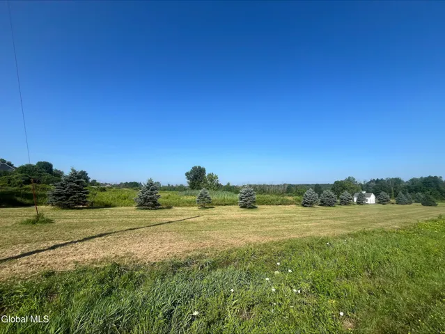 10 Damascus Way, Malta, New York 12020