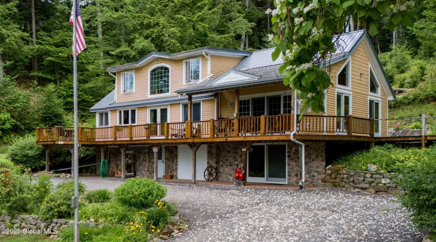 1141 North Shore Road, Day, Ny 12835