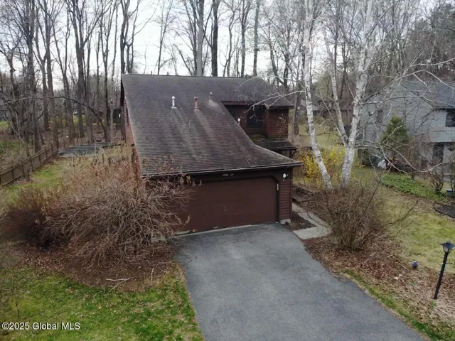 220 Woodscape Drive, Guilderland, Ny 12203