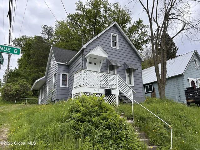 2448 Avenue B, Schenectady, New York 12308
