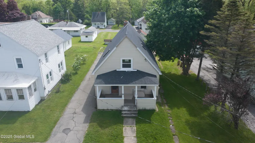 8 Rosewood Avenue, Johnstown, New York 12095