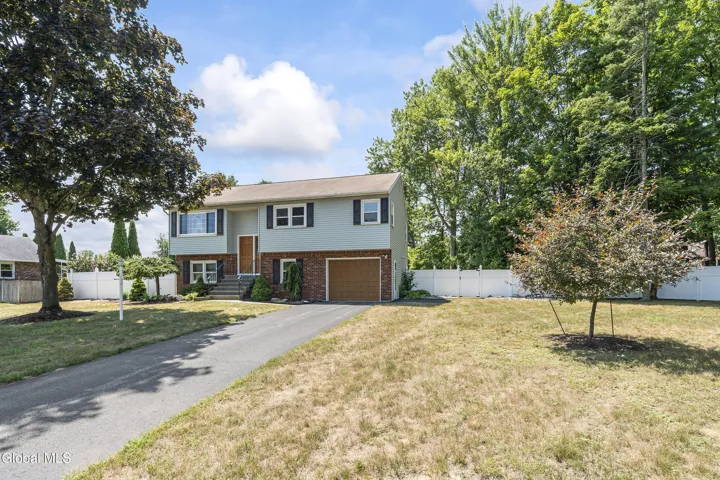 4 Dewberry Court, Guilderland, New York 12203