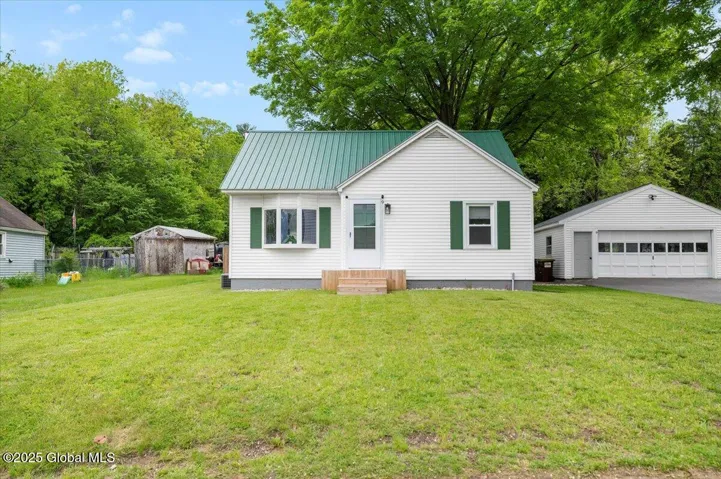 9 New Pine Street, Queensbury, New York 12804