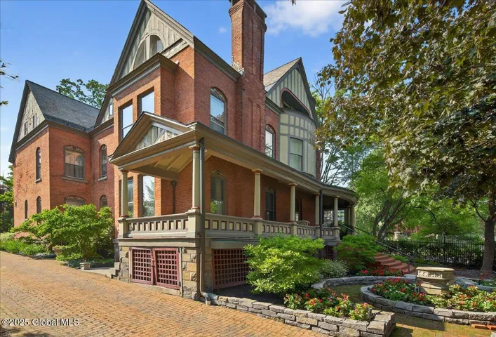 605 N Broadway, Saratoga Springs, Inside, New York 12866