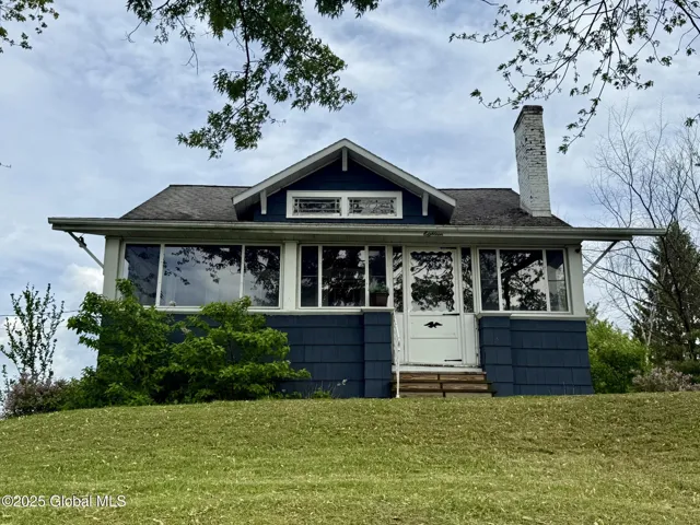 18 Bellemeade Street, North Greenbush, New York 12198