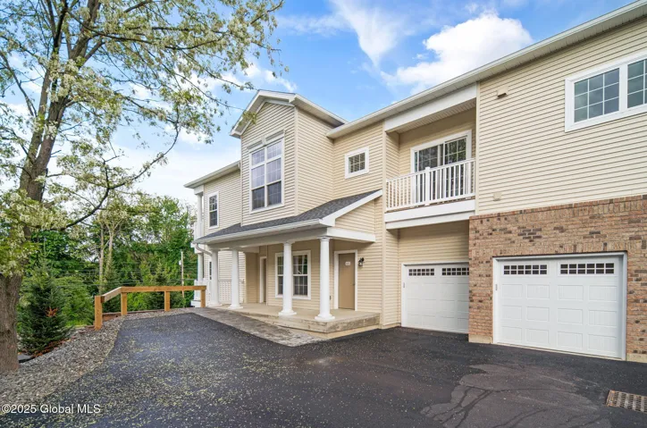 605 Vly Pointe Drive, Niskayuna, New York 12309