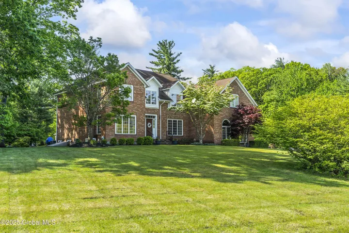 17 Brendan Lane, Niskayuna, New York 12309