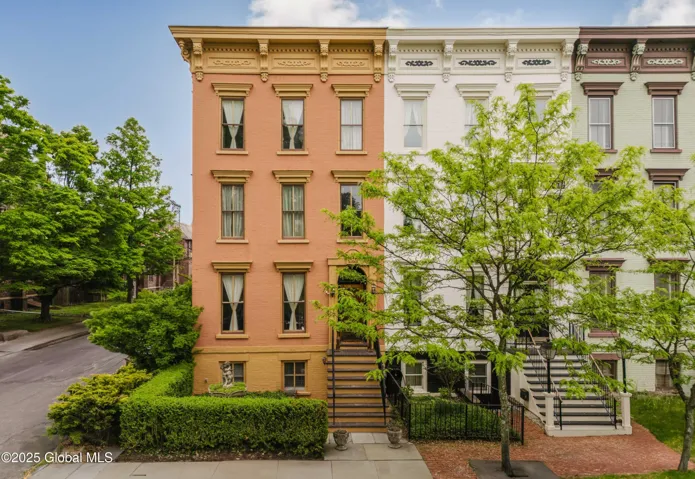 1 E Court Street, Hudson, New York 12534