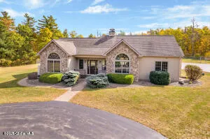 138 Lydon Lane, New Baltimore, New York 12087