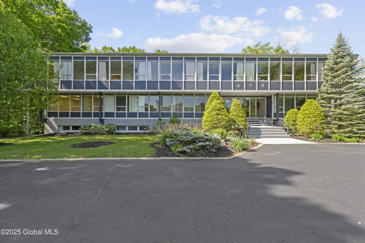 678 Troy-schenectady Road, Colonie, New York 12110