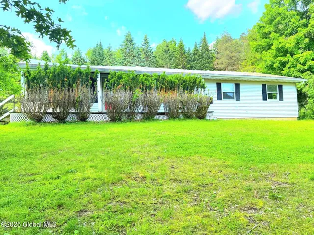 5 Mohican Way, Valley Falls, New York 12185