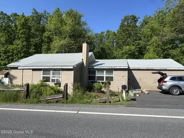 351 Gansevoort Road, Moreau, New York 12828