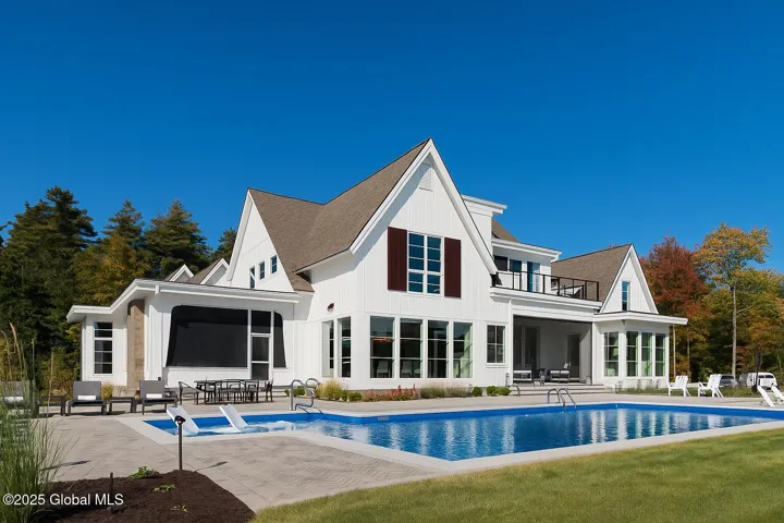 4 Saratoga Farm Road Road, Malta, New York 12020