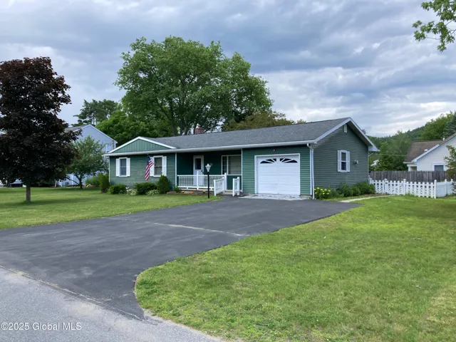 11 Keyes Street, Warrensburg, New York 12885