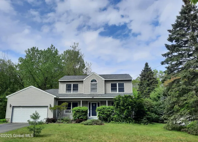 17 Weston Drive, Clifton Park, New York 12065