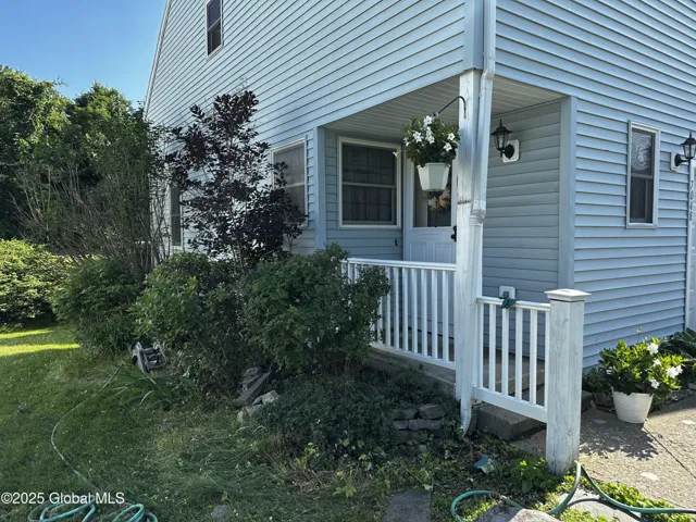 7048 Suzanne Lane, Guilderland, New York 12303