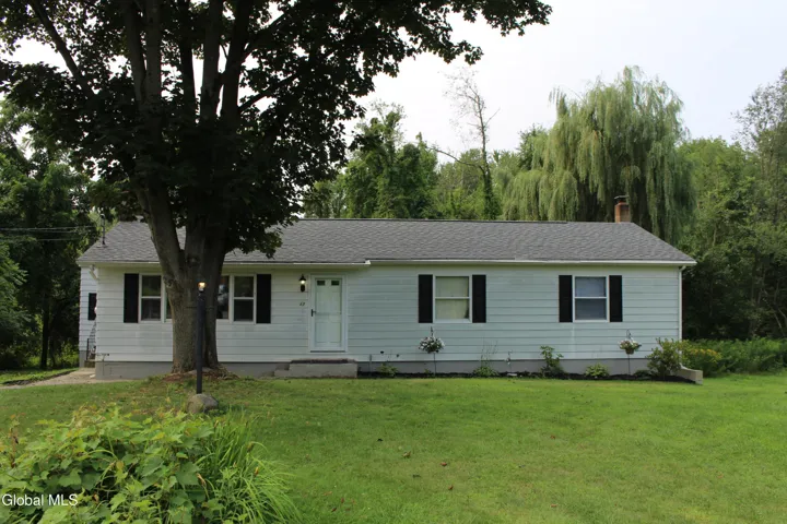 17 Merry Hill Lane, Halfmoon, New York 12188