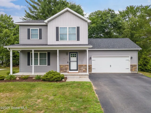 5 Heather Lane, Corinth, New York 12822