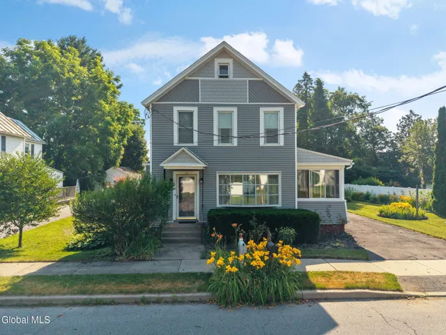 8 Newton Avenue, Saratoga Springs, New York 12866