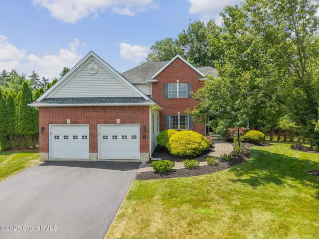 16 Callaway Circle, Colonie, New York 12211