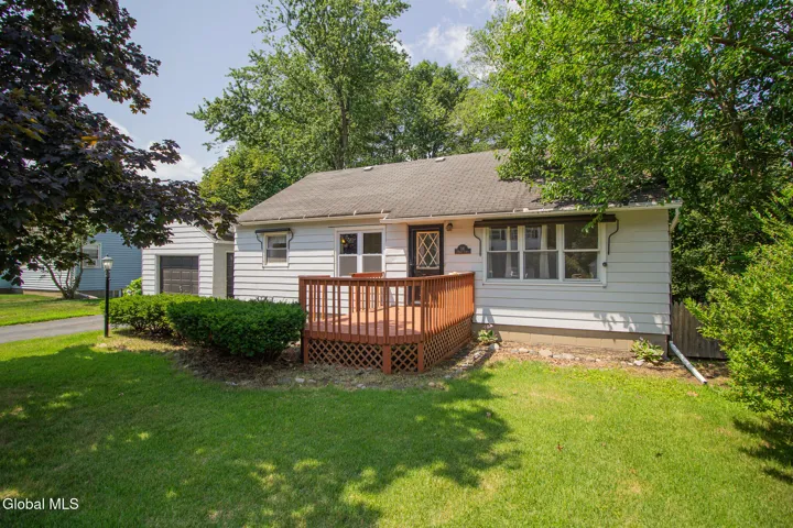 14 Holly Lane, Colonie, New York 12110