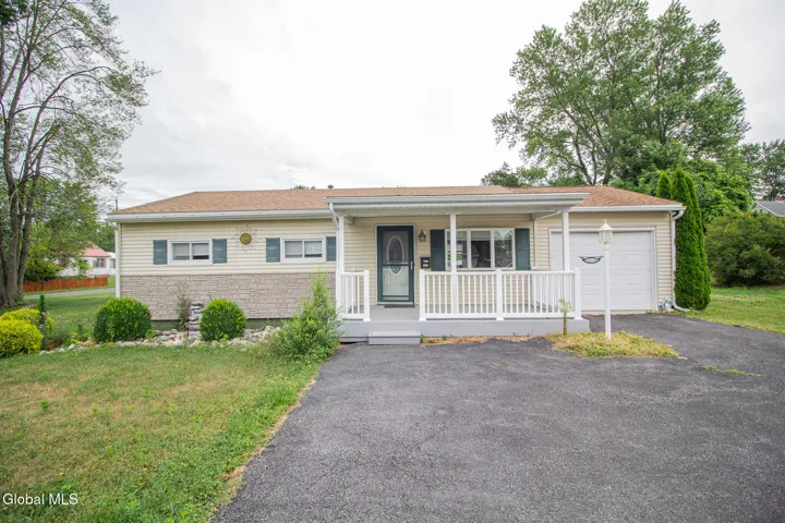 3275 Maryvale Drive, Schenectady, New York 12304