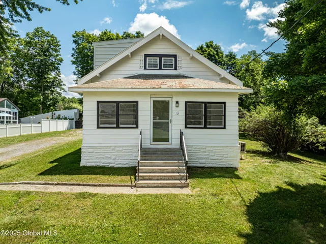 18 Orchard Terrace, North Greenbush, New York 12198