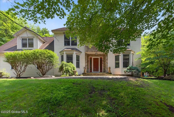28 Hill Road, Saratoga, New York 12170