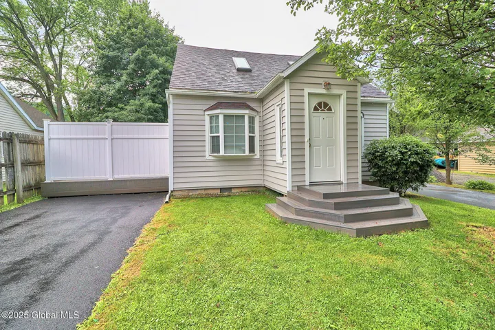 22 Schaffer Drive, Colonie, New York 12047