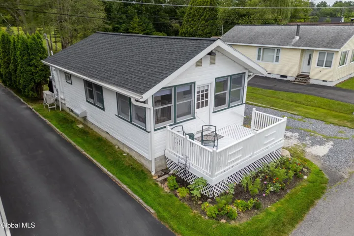 7 Kozy Lane, Malta, New York 12020
