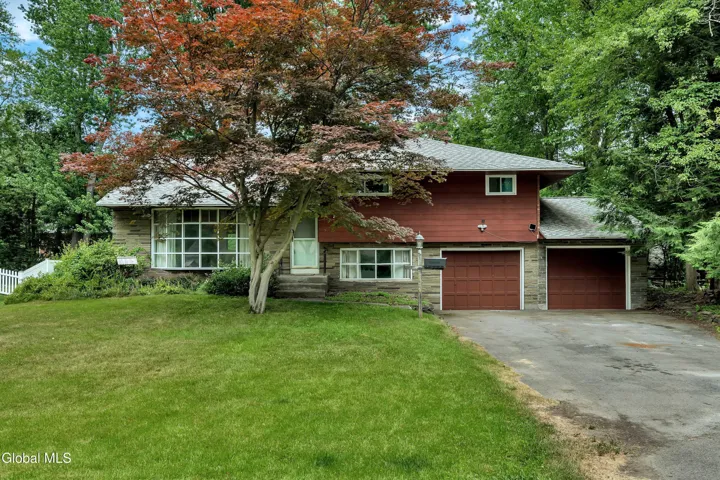 1929 Hexam Road, Niskayuna, New York 12309