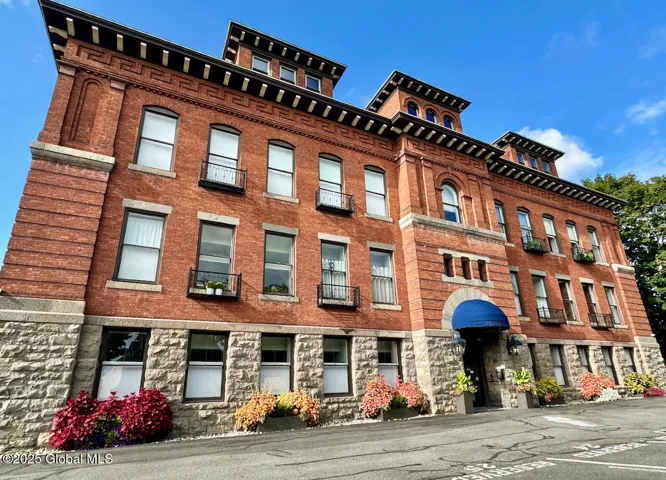 77 Van Dam Street, Saratoga Springs, New York 12866