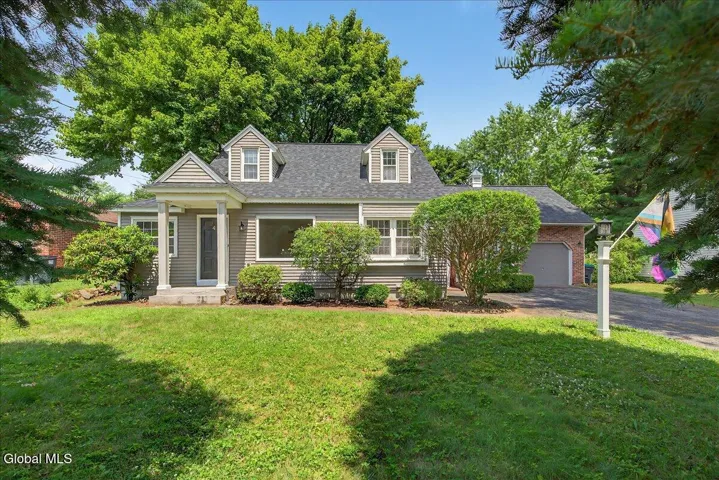 4 Lee Road, Glenville, New York 12302
