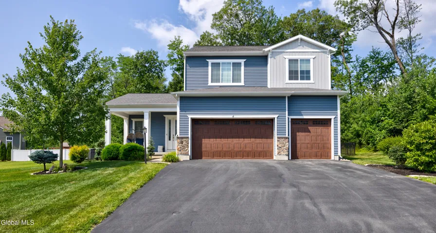4 Newport Drive, Colonie, New York 12309