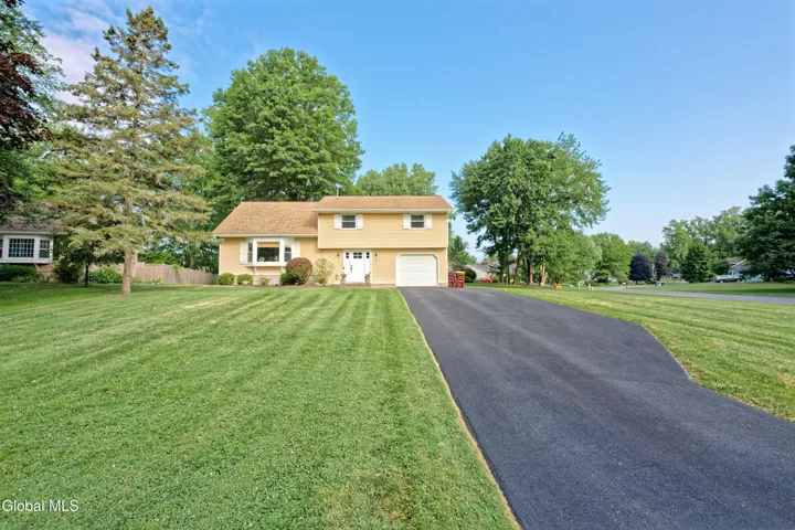 15 Gretel Terrace, Clifton Park, New York 12019