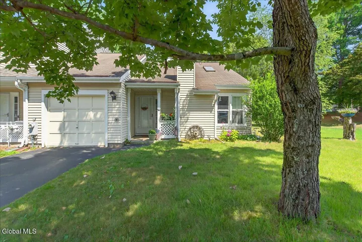 21 Cobble Court, Clifton Park, New York 12065