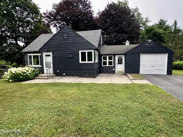 11 Arden Lane, North Greenbush, New York 12198