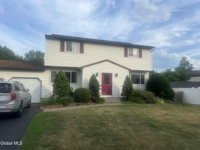 9 William Paca Court, Bethlehem, New York 12077