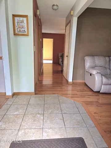 33 Lexington Commons Boulevard, Halfmoon, New York 12065