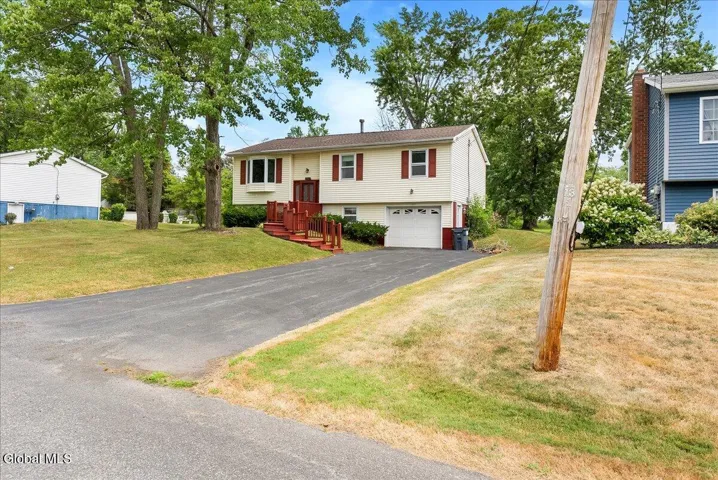 52 Bloomingdale Avenue, East Greenbush, New York 12061