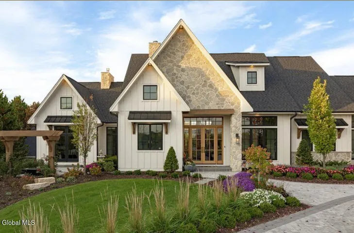 247 E Kaydeross Avenue, Saratoga Springs, New York 12866