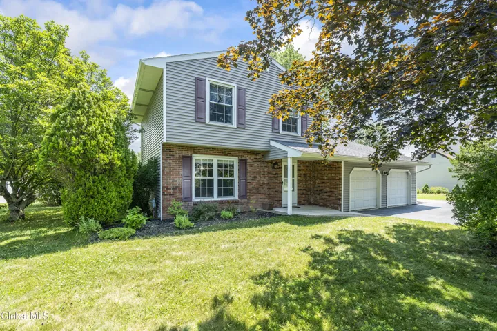 6 S Mallards Landing S, Waterford, New York 12188
