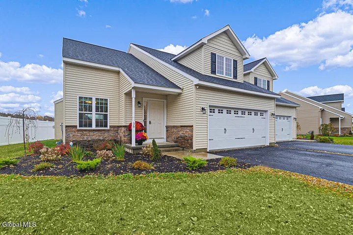 33 Paar Way, Halfmoon, New York 12118